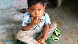 smoking-kid-indonesia