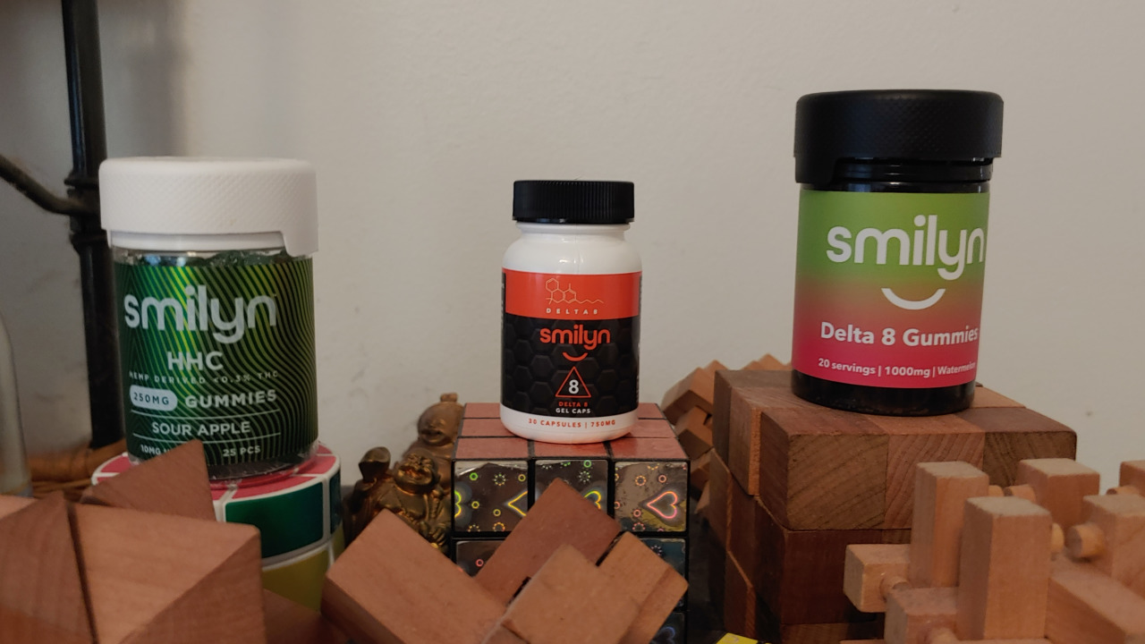 Smilyn Edible Gummies and Softgels : Average But Passable